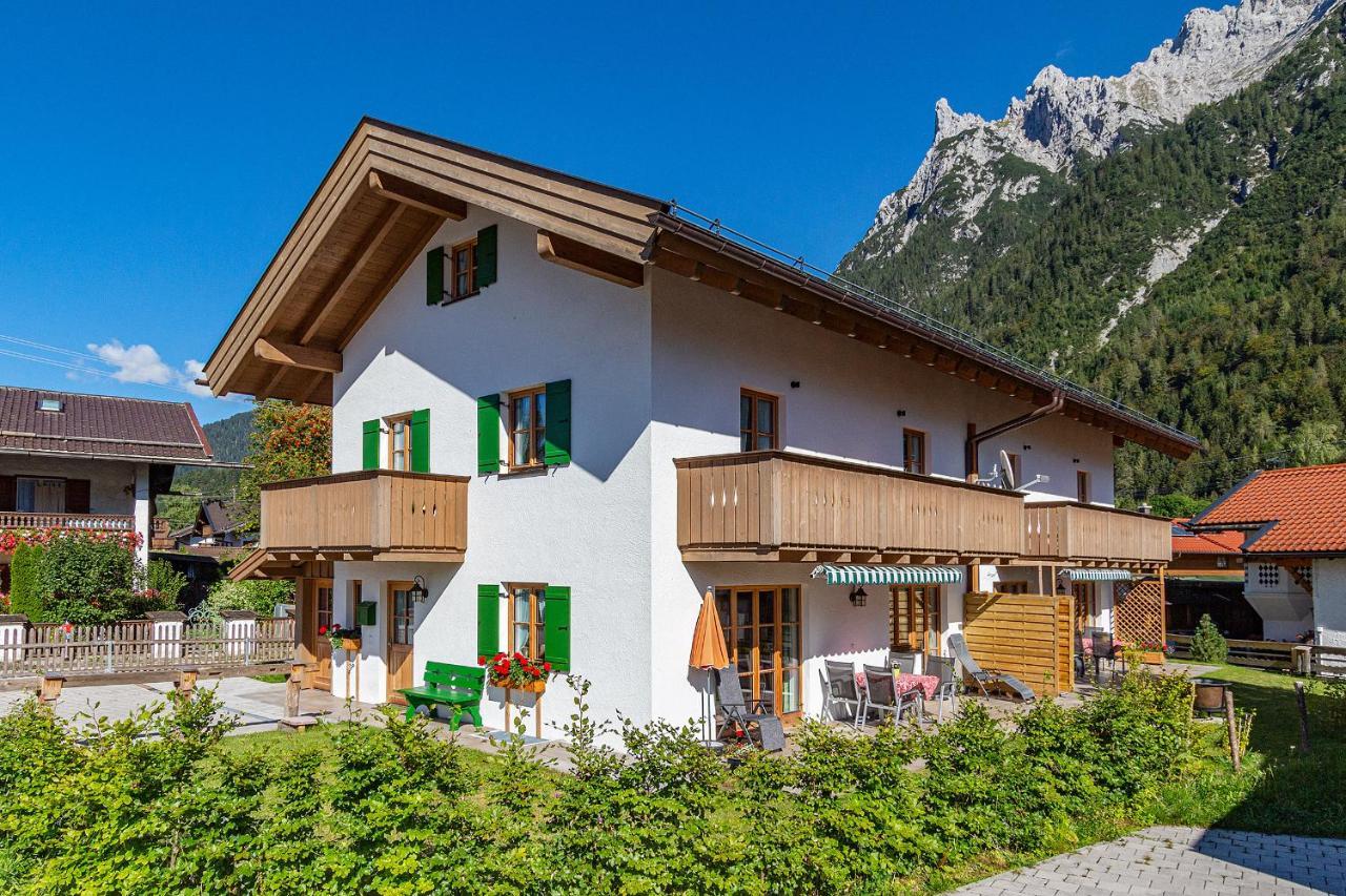 Ferienhaus Stoaroeserl Mittenwald Exterior photo