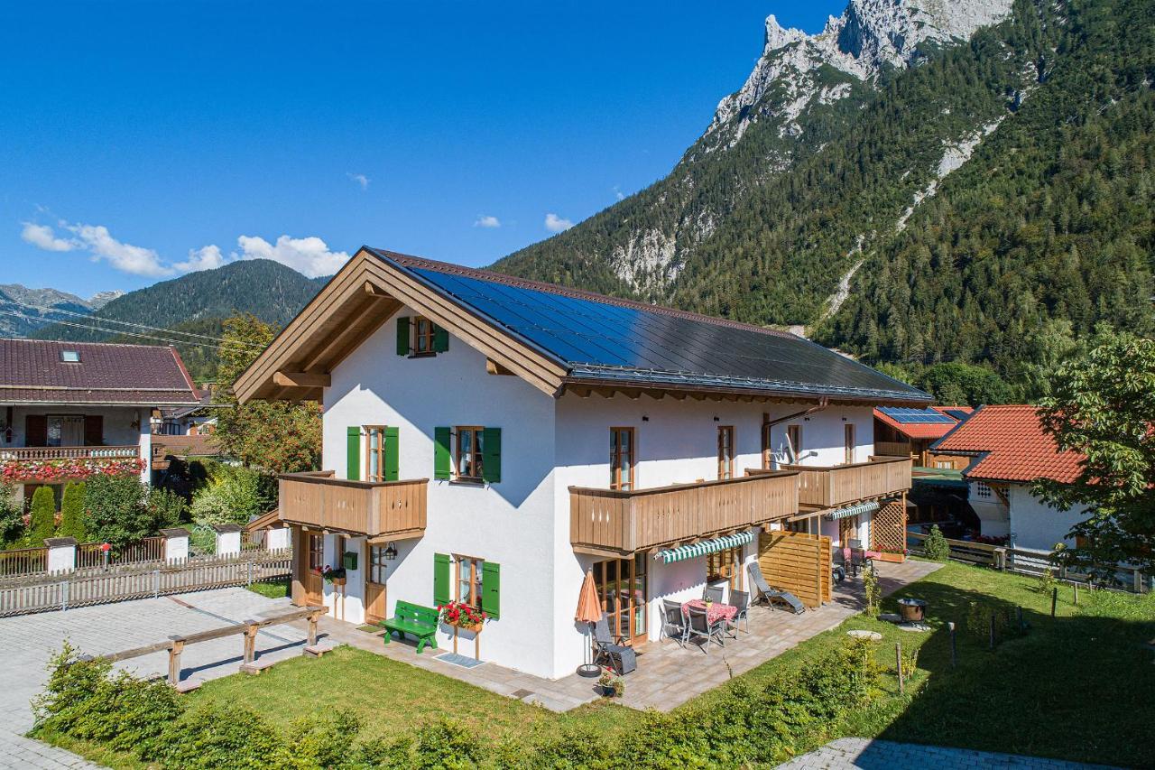 Ferienhaus Stoaroeserl Mittenwald Exterior photo